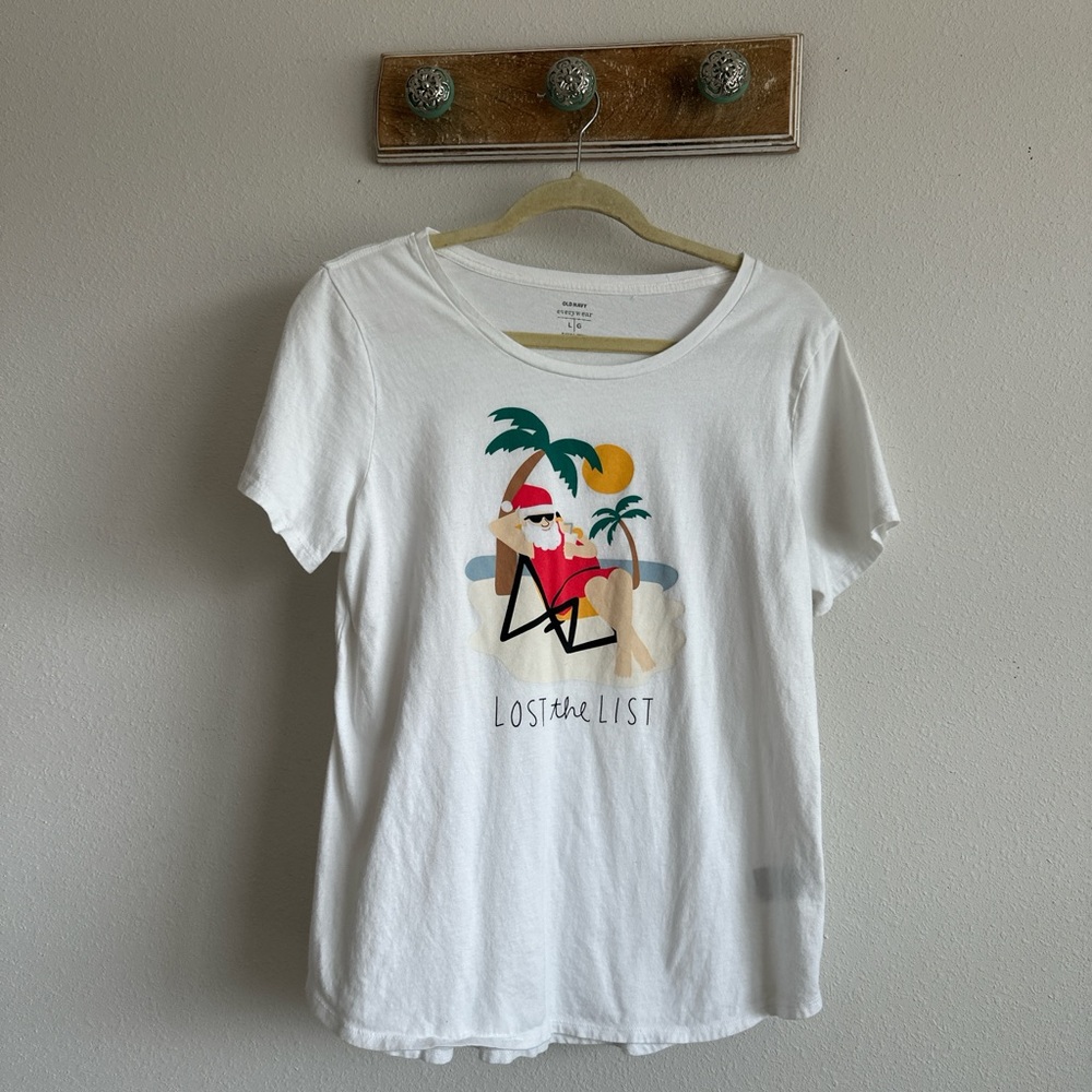 Old Navy Santa on the beach White Crew Neck T-Shirt